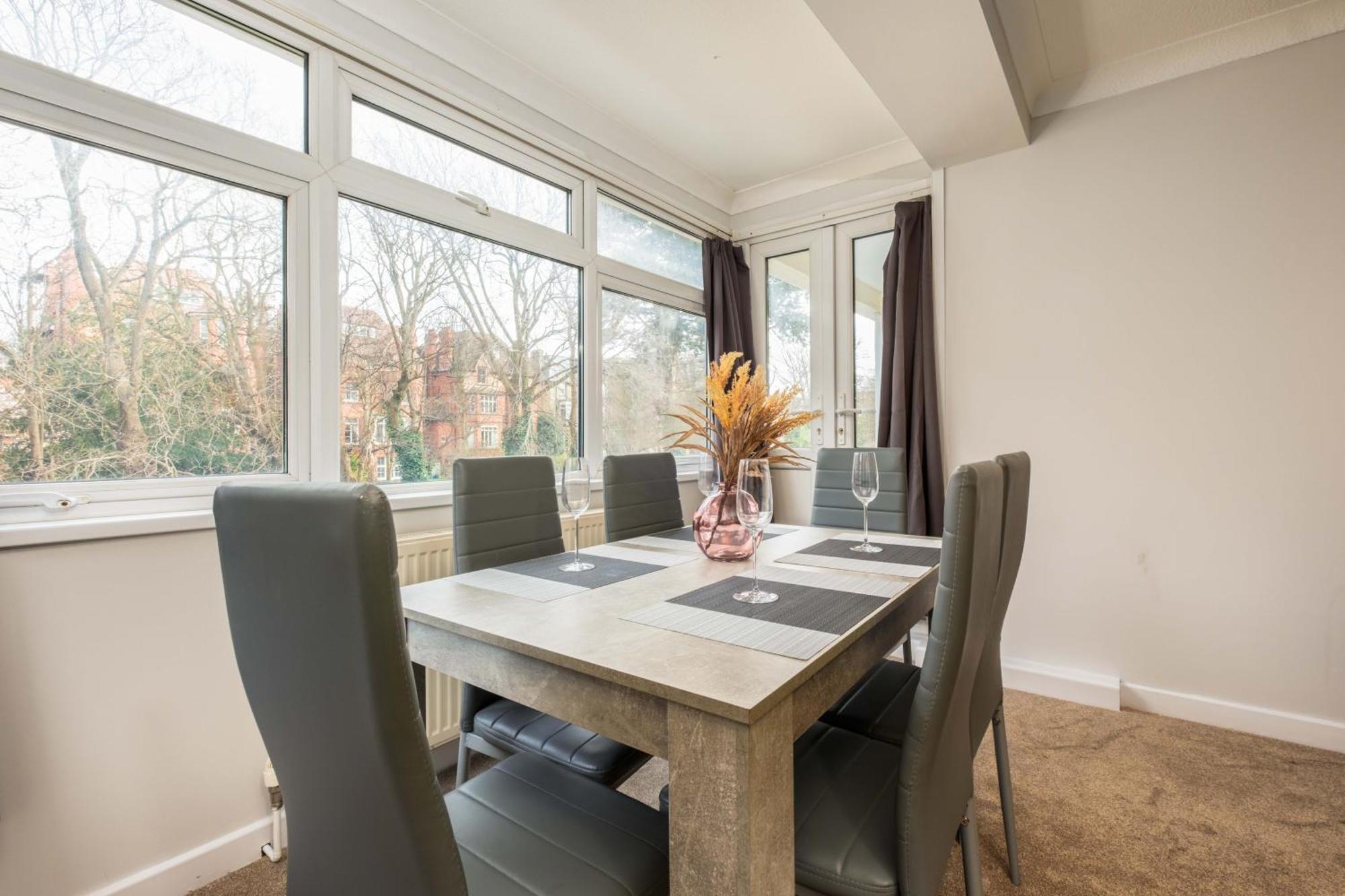 Stylish 2 Bedroom In Central Brighton Free Parking Near Beach And Train Station ภายนอก รูปภาพ